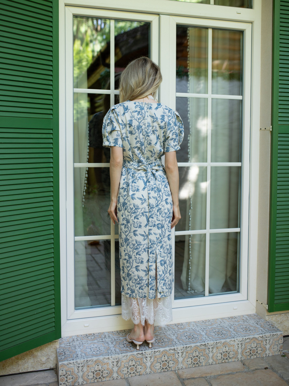 Платье миди с коротким рукавом