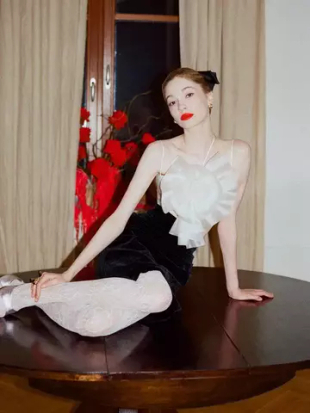 Топ укороченный из органзы с рюшами и декоративным цветком