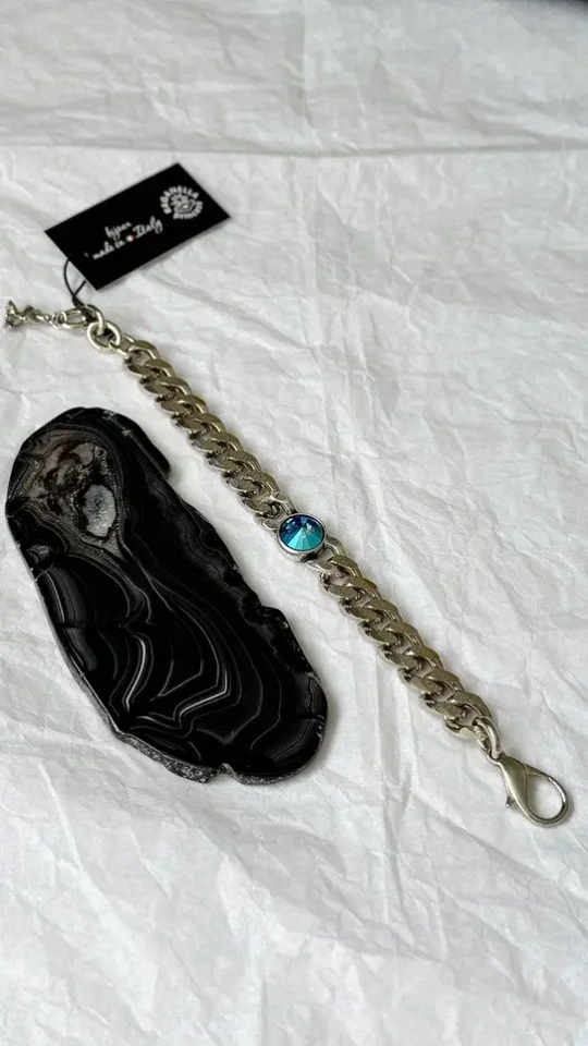 Браслет плоская цепь с голубыми кристаллами Swarovski, оттенок серебро