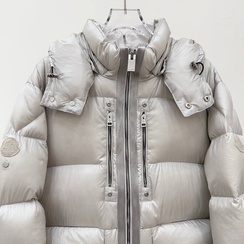 Пуховик Moncler