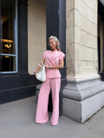 Костюм двубортный с жакетом без рукавов