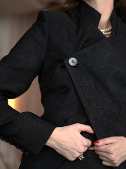 Жакет с ассиметричной застежкой из 100% шелка, подклад купро