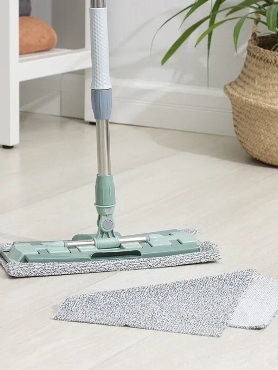 Швабра для мытья пола плоская Доляна, 2 насадки из микрофибры 42×13 см, телескопическая стальная ручка 83-125 см, цвет МИКС