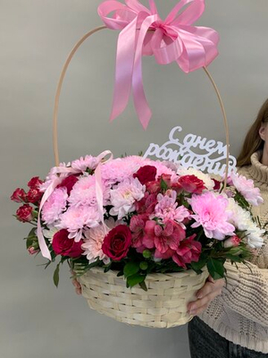 Корзина с хризантемой в розовом цвете