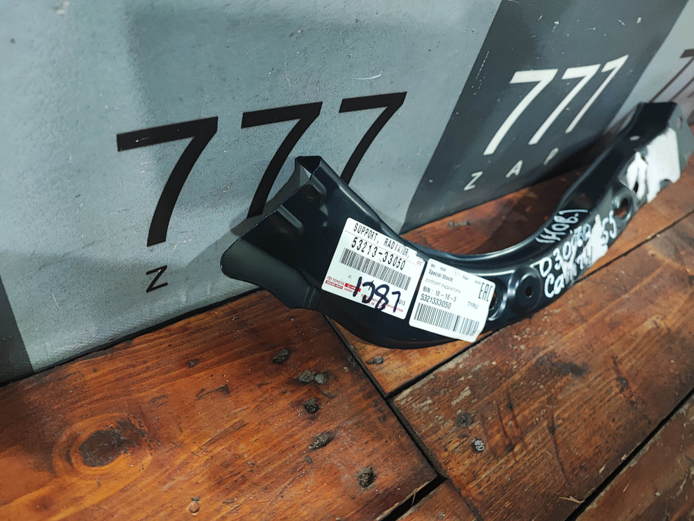 Элемент передней панели Toyota Camry (XV50) Новый Оригинал 5321333050