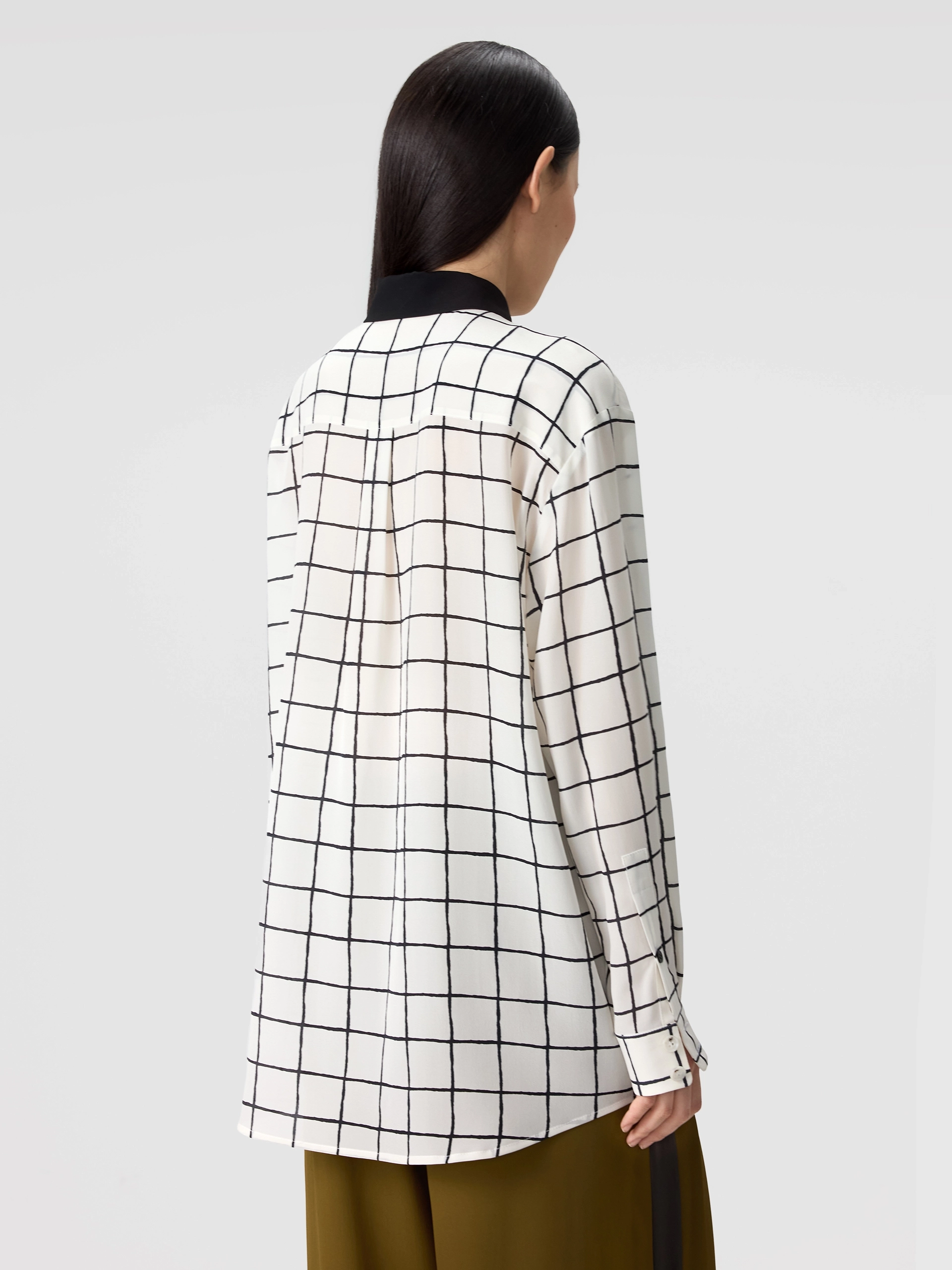 Шелковая рубашка в клетку с черным воротничком OLA OLA