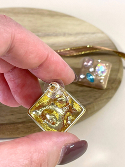 Серьги пусеты ромб с камнями