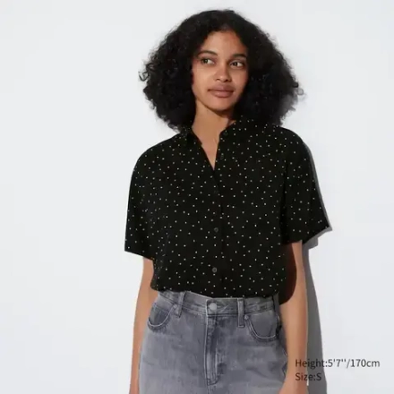 UNIQLO БЛУЗКА С КОРОТКИМИ РУКАВАМИ С ПРИНТОМ ИЗ ВИСКОЗЫ, ЧЕРНЫЙ