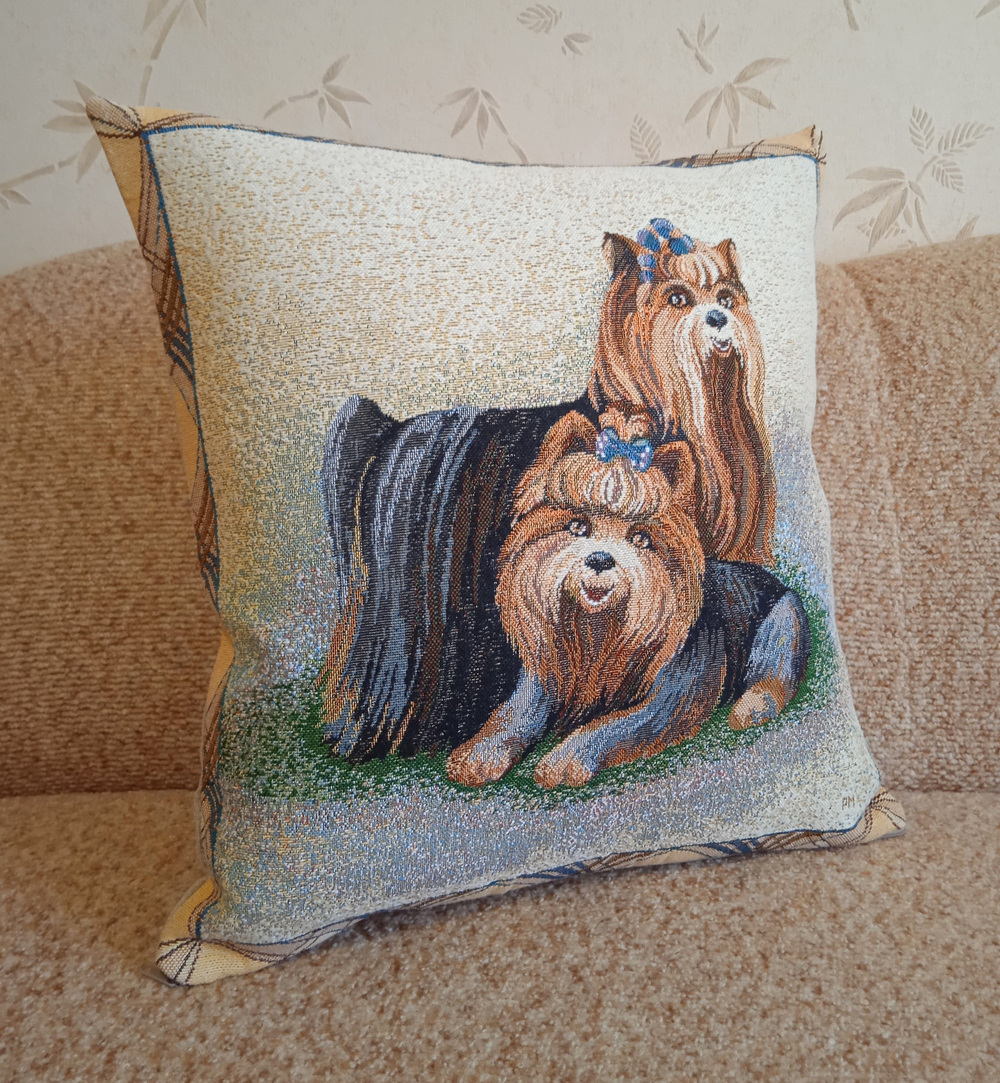 Декоративный гобеленовый чехол Йоркширские терьеры 47х47