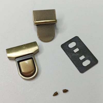 Замок-защелка на винтах 28*32 Антик