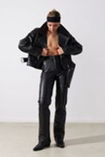 Брюки из экокожи прямые черного цвета