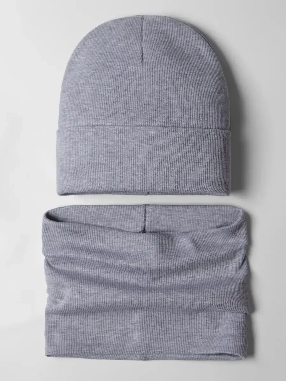 Шапка детская со снудом на осень