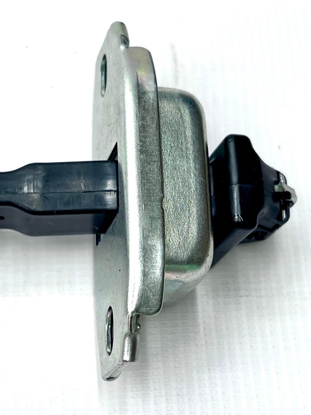 Ограничитель передней двери Митсубиши Аутлендер.5702A239. Оригинал.