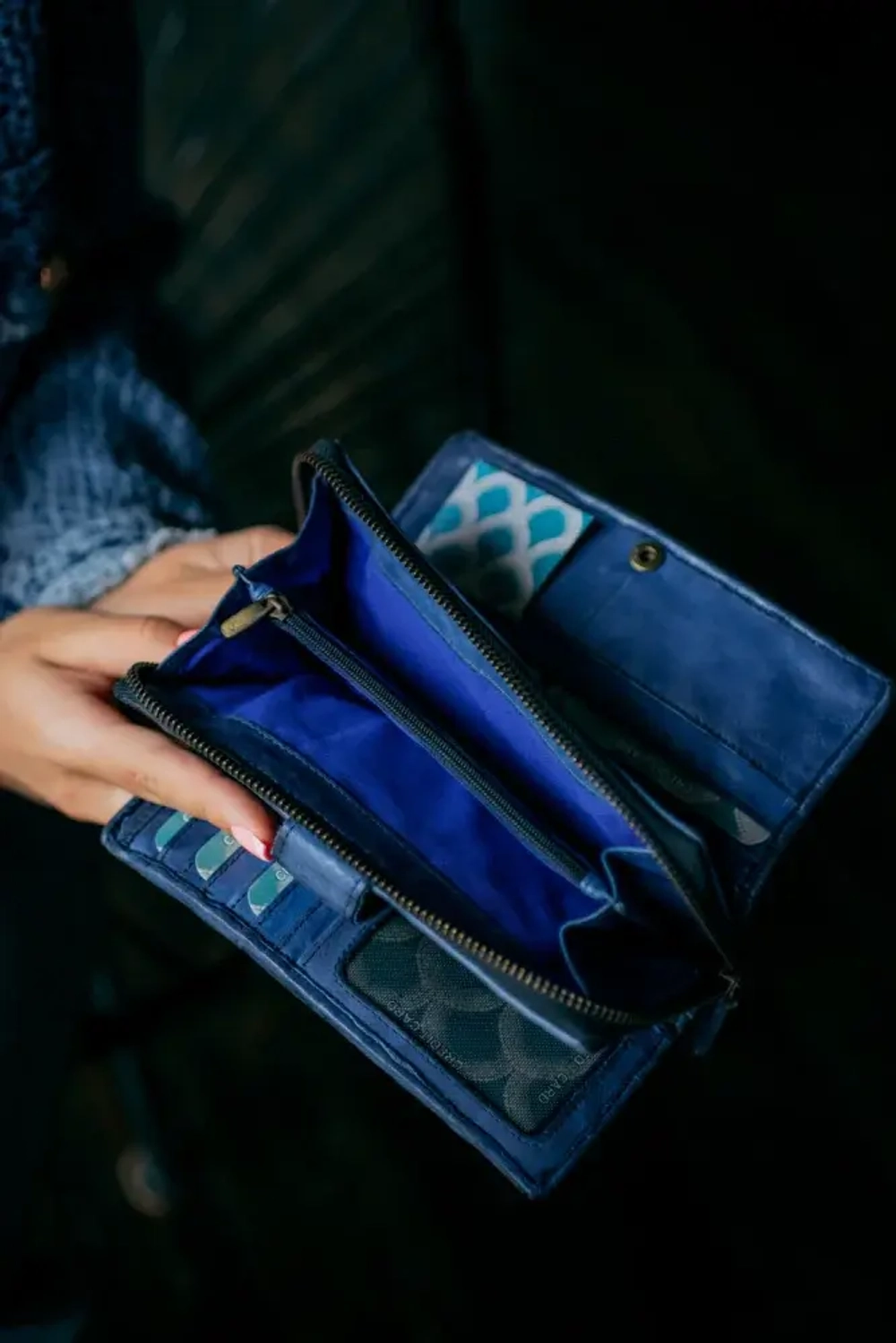 Женский кошелек из натуральной винтажной кожи синего цвета