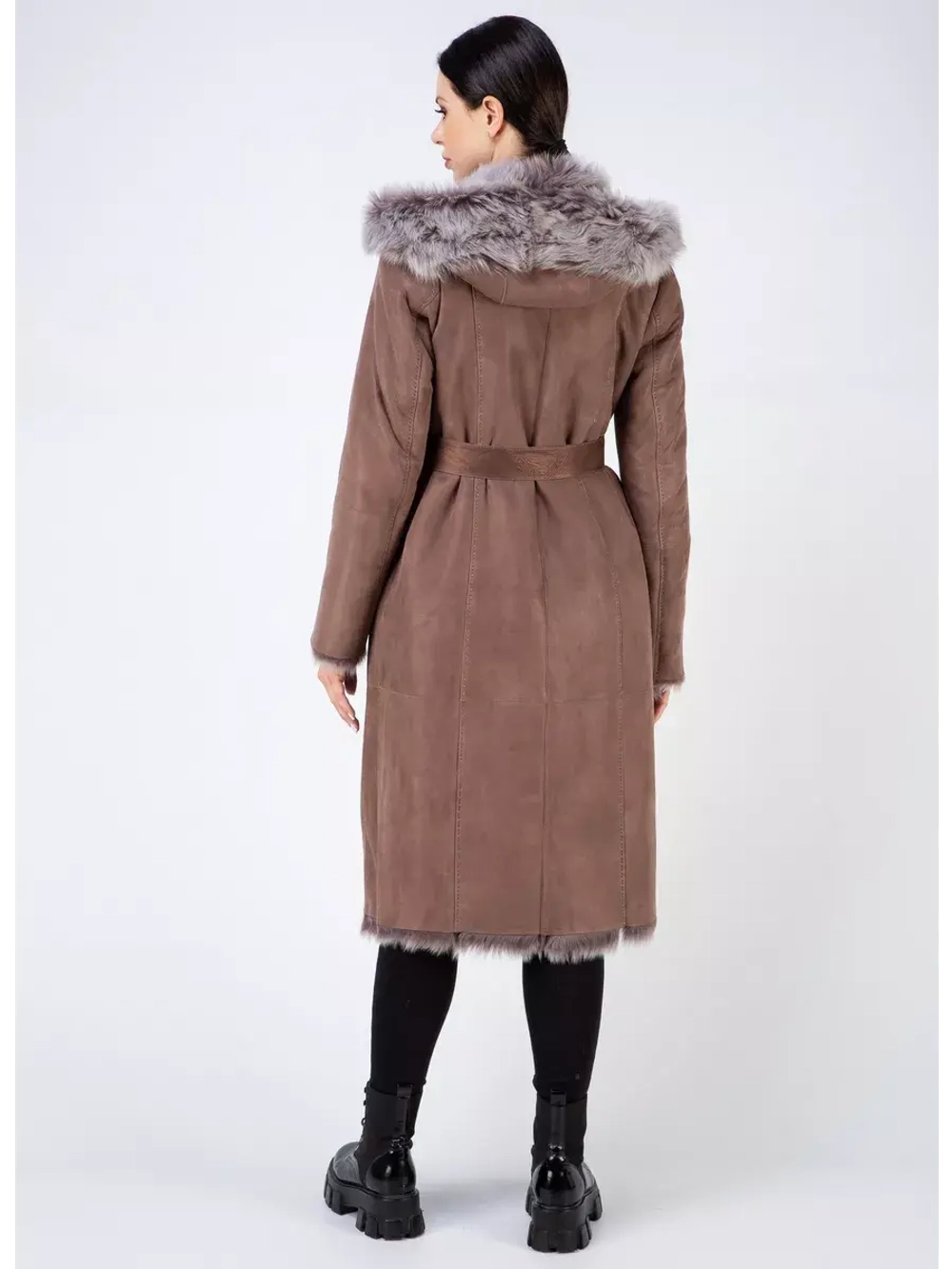Дубленка зимняя с капюшоном натуральная
