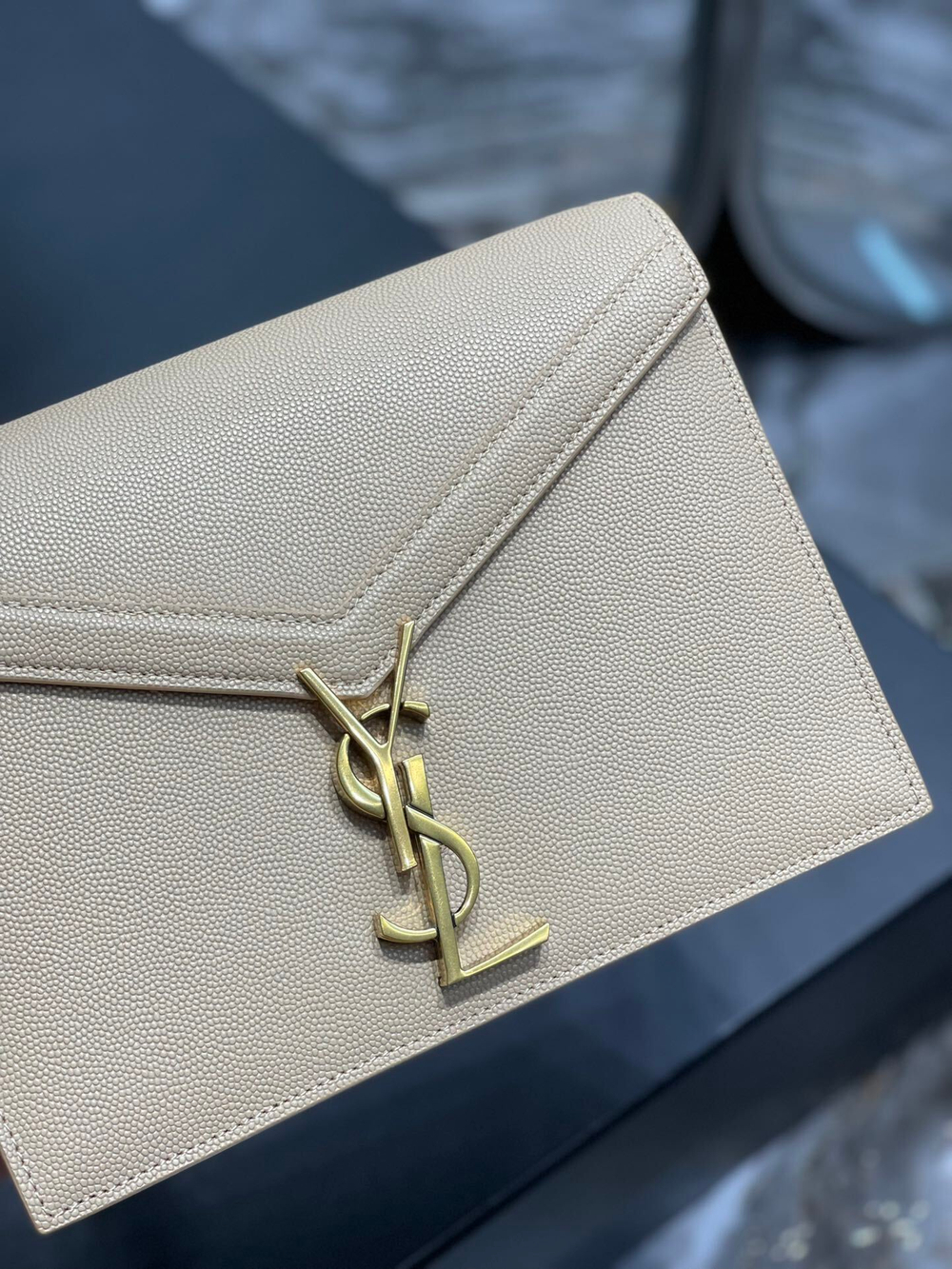 YSL Cassandra Medium 22 cm