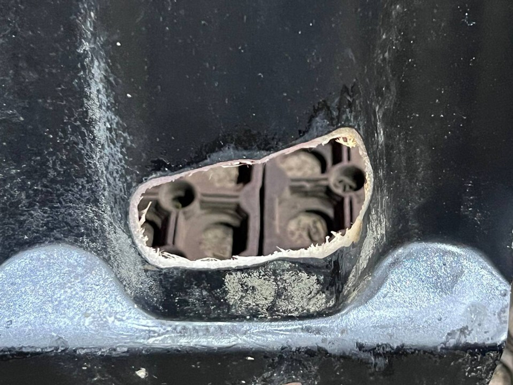 Крыло переднее правое передняя часть