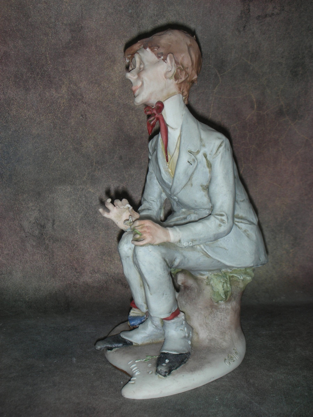 Статуэтка. Фарфор. Любит — не любит. Capodimonte. Италия