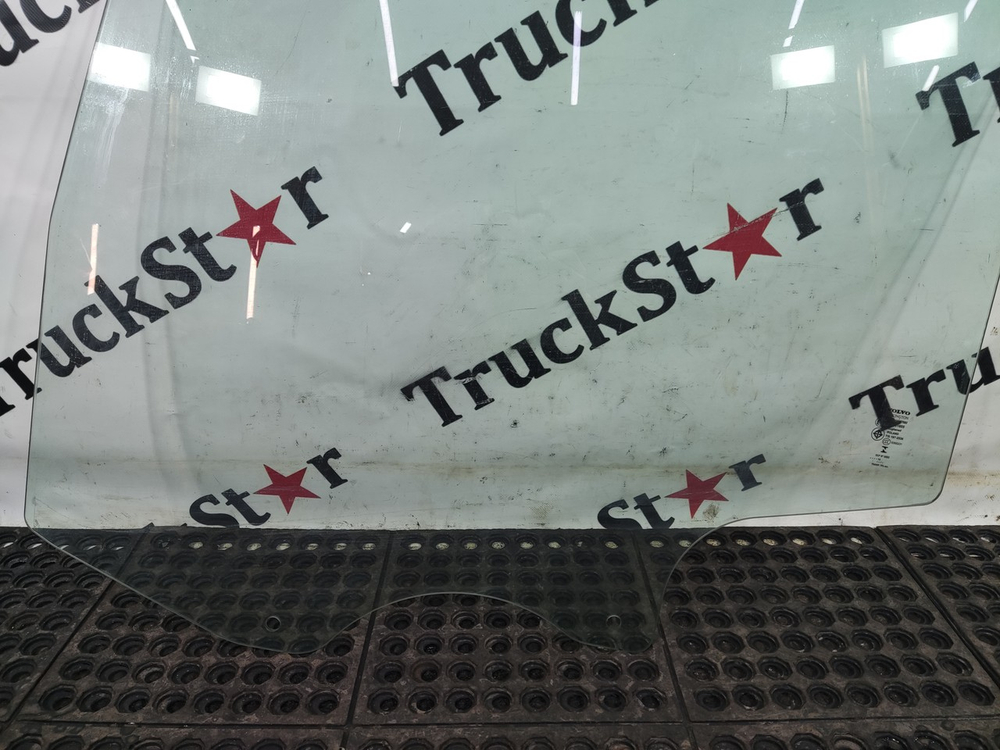 Стекло двери левой