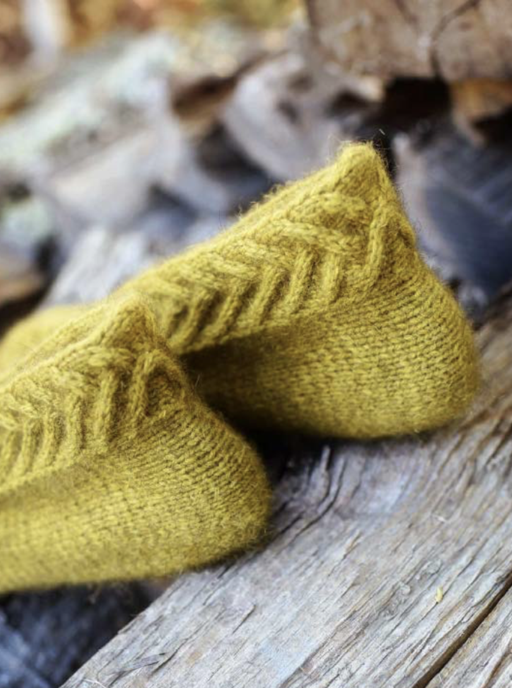 Описание по вязанию тапочек спицами "Burgeoning"