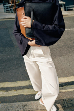 ZARA КОЖАНЫЙ ЧЕХОЛ ДЛЯ IPAD, ЧЕРНЫЙ