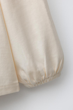 ZARA ФУТБОЛКА С ВЫШИВКОЙ И ОТЛОЖНЫМ ВОРОТНИКОМ, ЭКРЮ