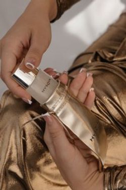 Hysqia Golden Silk Voluptuous Oil Масло для тела "Золотой шелк" с золотистым чехлом, 50 мл