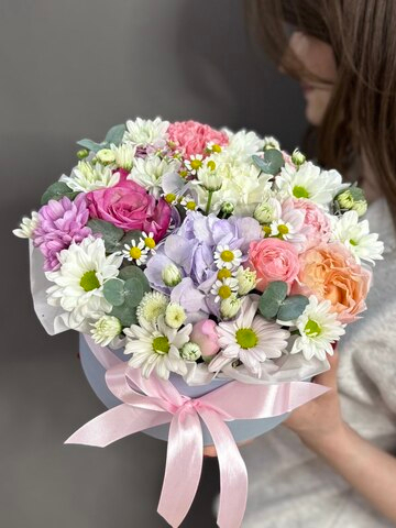 Шляпная коробка с цветами