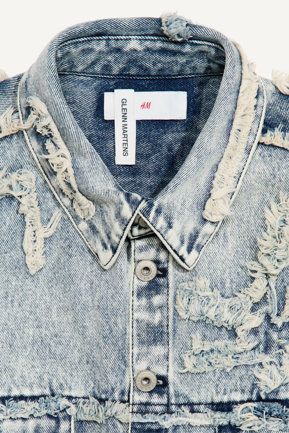 H&M - Glenn Martens Рубашка джинсовая с эффектом потертости, светло-синий