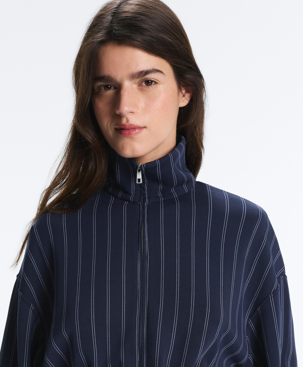 Oysho Мягкая куртка с регулируемой талией и высоким воротником, синий