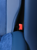 Чехлы Люкс MAN TGX, TGS с 2021 года без регулировки ремня безопасности водителя по высоте (экокожа, синий, синяя вставка)