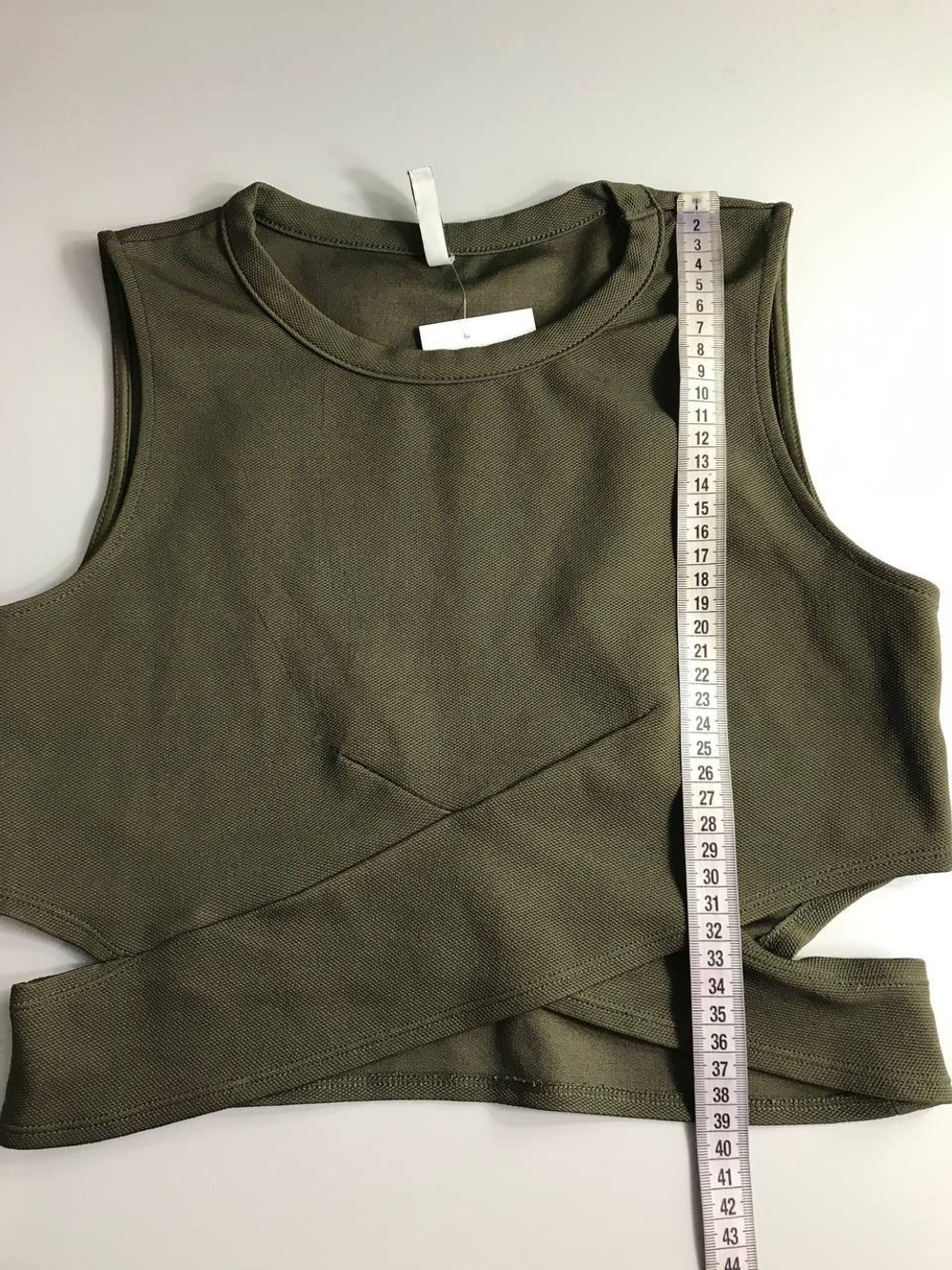 Топ Stradivarius модный, с вырезами, подойдет и для спорта, и с джинсами 44-46 размер