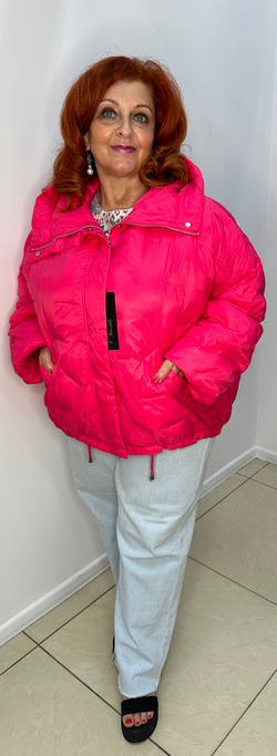 Шикарная, яркая курточка на межсезонье