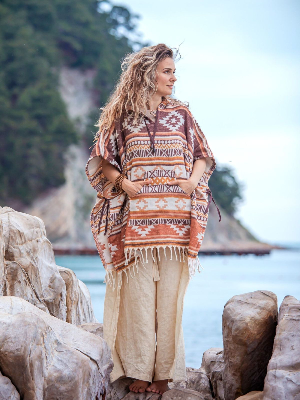 Пончо шерстяное с орнаментом