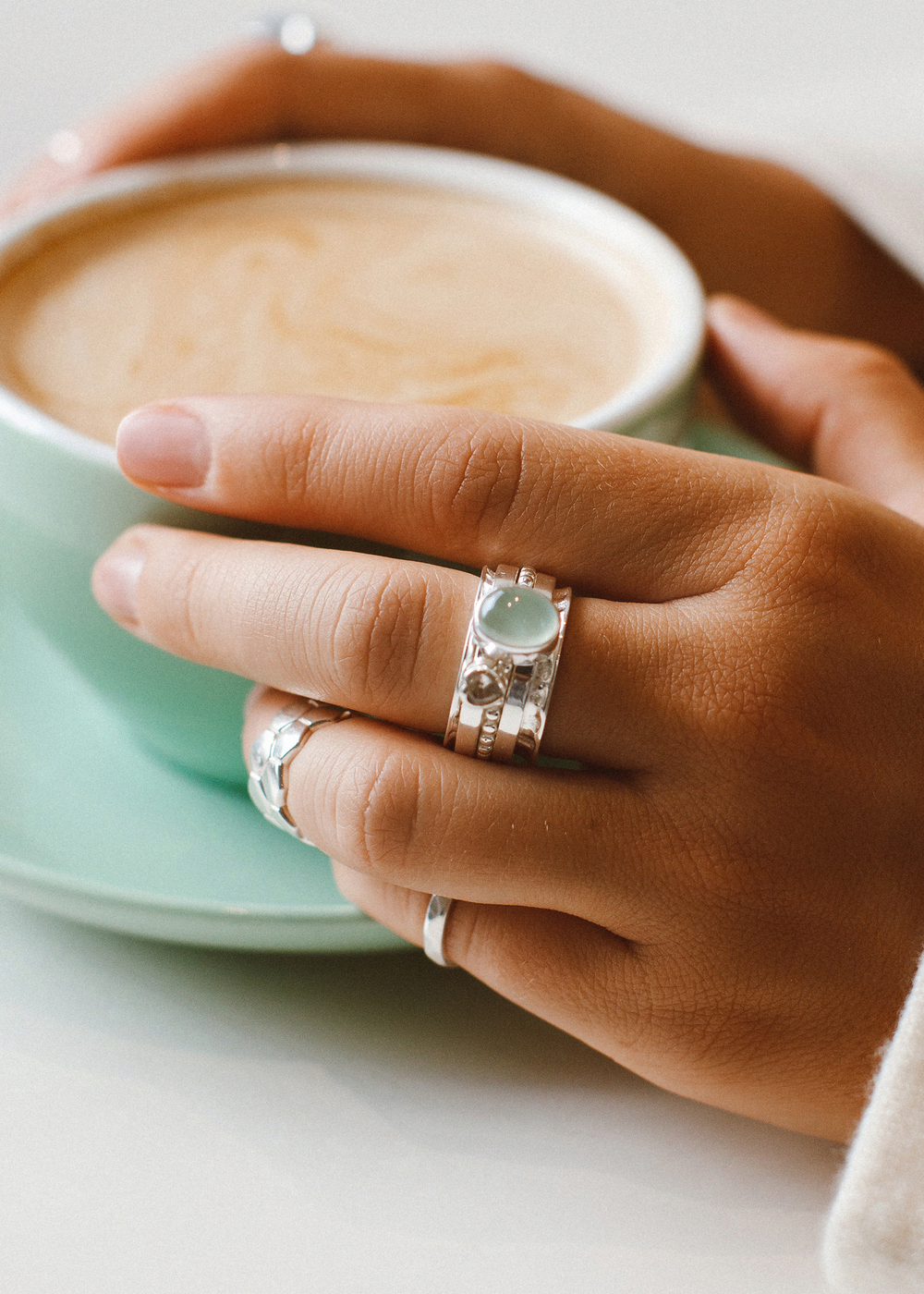 Кольцо «Мозаик» с овальным пренитом и сердечком белый циркон