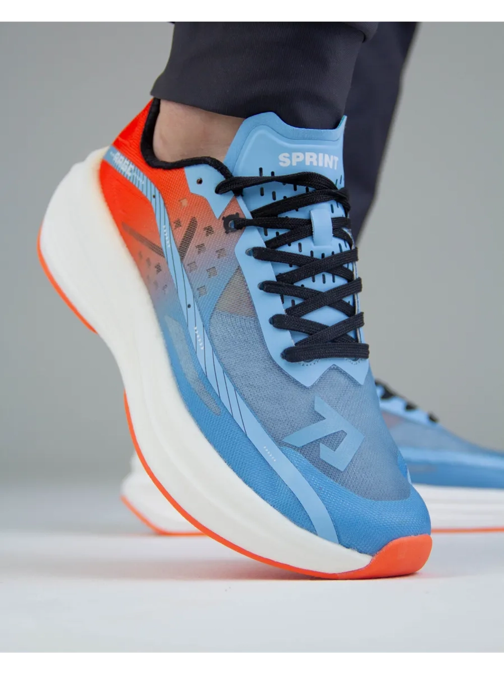 Беговые кроссовки с двойной амортизацией