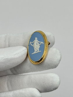 Брошь Wedgwood голубая