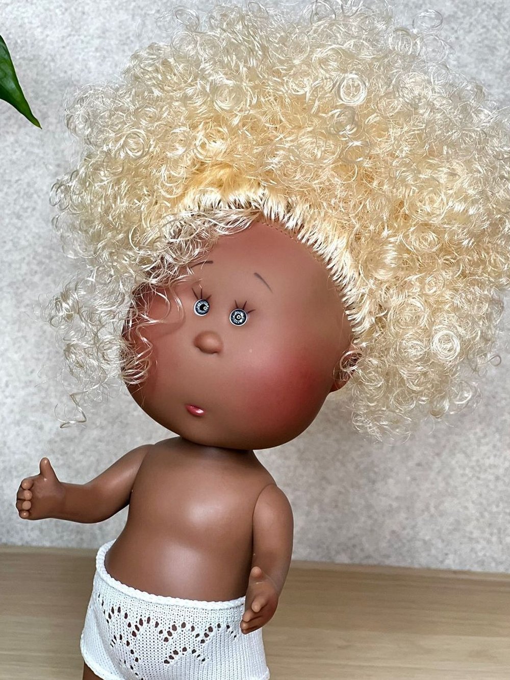 Кукла Nines виниловая 30см MIA без одежды (3000W10A2)