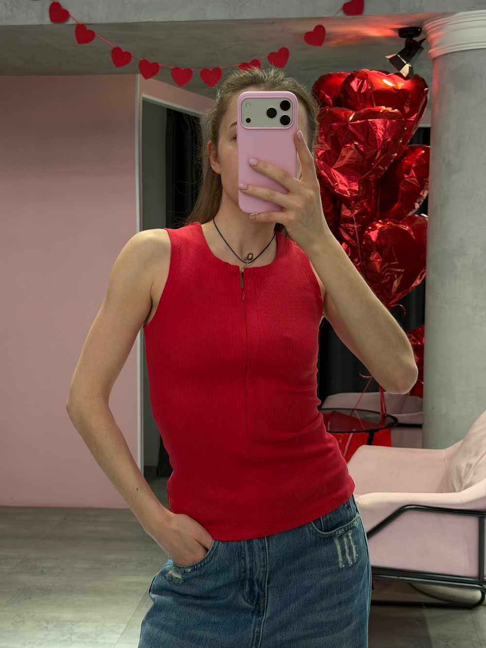 Топ на замке красный