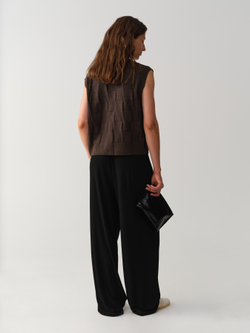 Жилет вязаный