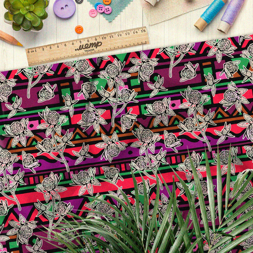 Ткань шелк Армани эскизы клевера на фоне цветной мозаики