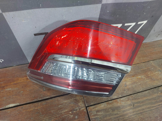 Фонарь задний правый Toyota Camry (XV50) 14-18 Б/У Оригинал 8155133611