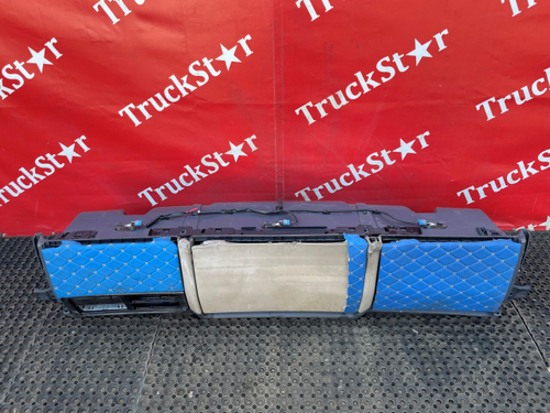 Консоль кабины верхняя