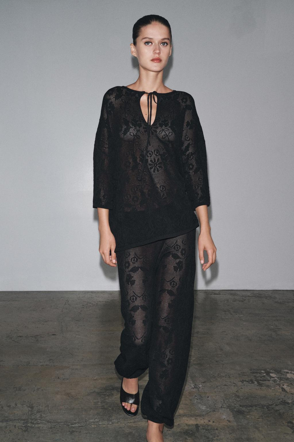 ZARA ТОП ОВЕРСАЙЗ ИЗ ТРИКОТАЖА С ЦВЕТОЧНЫМ РЕЛЬЕФОМ, ЧЕРНЫЙ