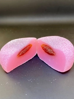 Пирожное Моти (Mochi) с бобовой начинкой (красная фасоль)