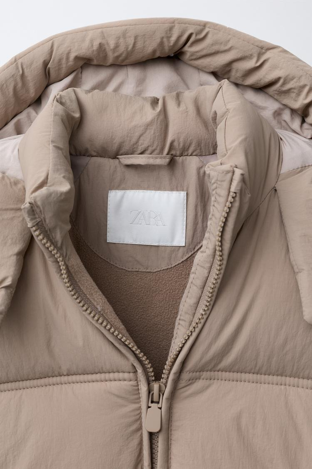 ZARA СТЕГАНАЯ КУРТКА С КАПЮШОНОМ WATER REPELLENT, БЕЖЕВЫЙ