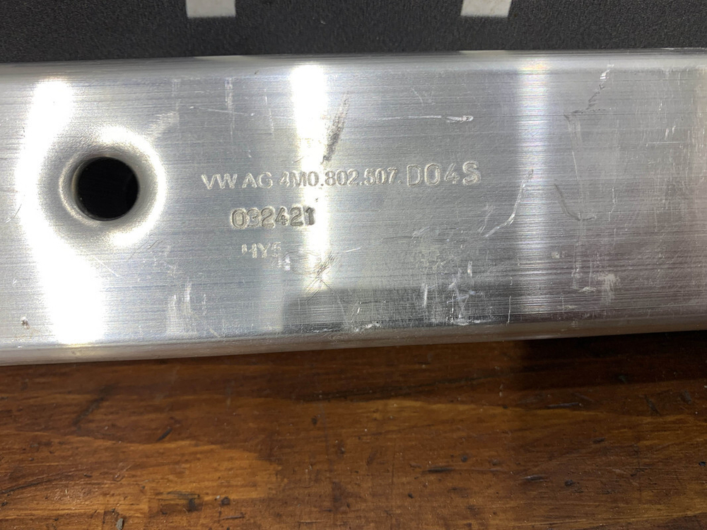 Усилитель переднего бампера Audi Q7 (4M) 15-нв Б/У Оригинал 4M0802507D