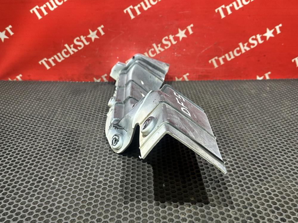 Накладка бампера левая