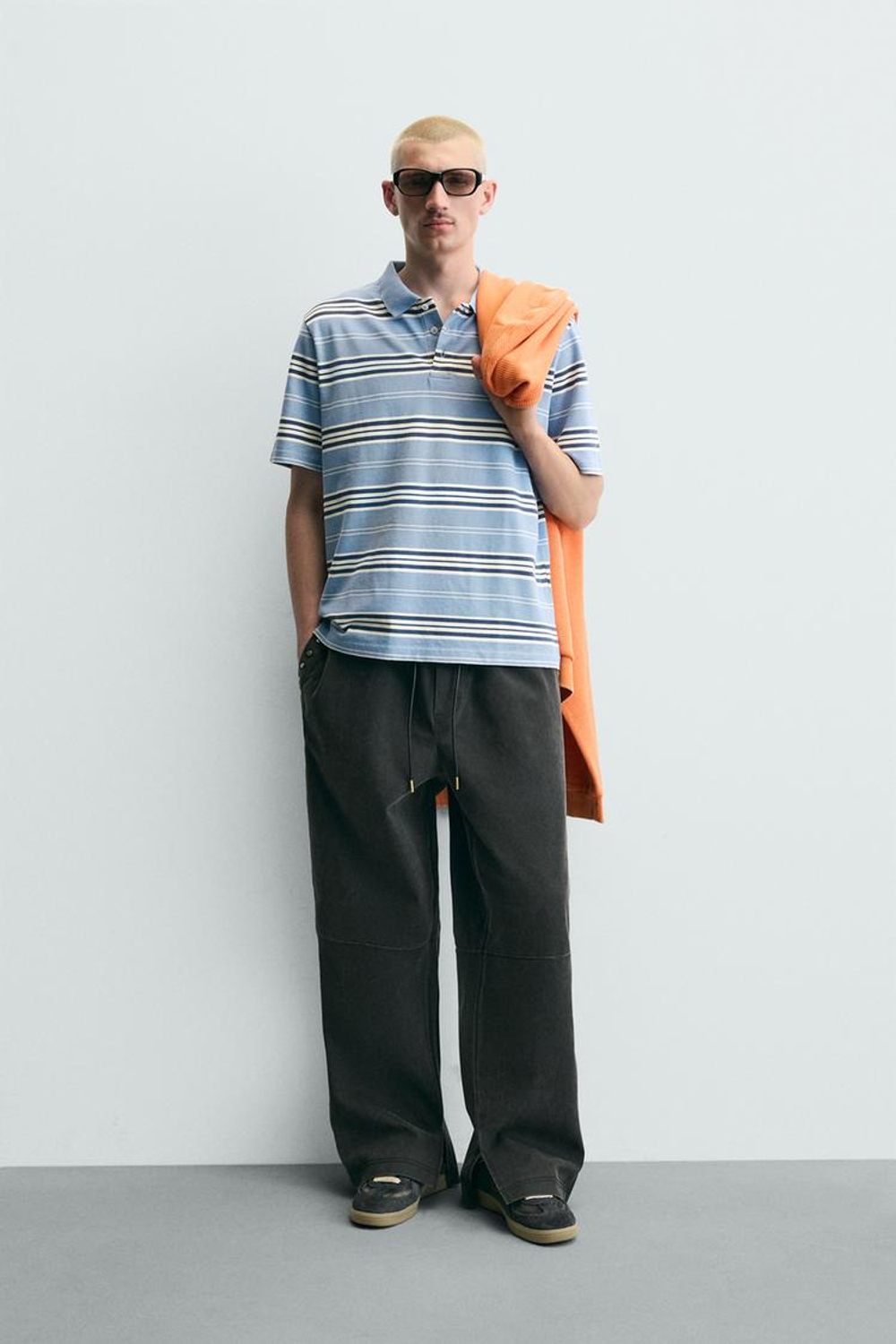 ZARA БРЮКИ RELAXED FIT ИЗ ИСКУССТВЕННОЙ КОЖИ С ЗАКЛЕПКАМИ, ЧЕРНЫЙ