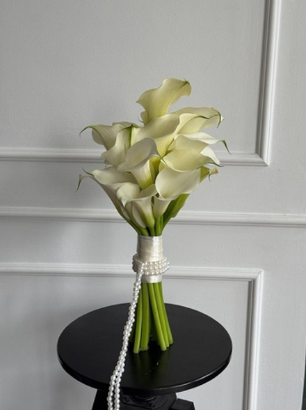 Свадебный букет из белых калл